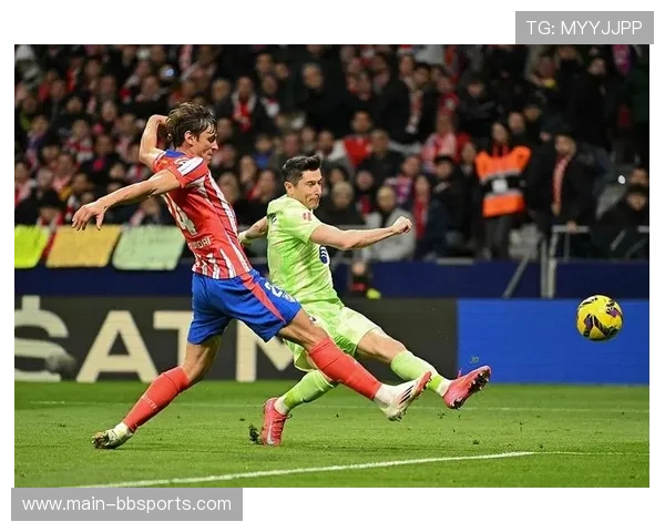 莱万连续15赛季联赛进球上双 巴萨锋线支柱作用凸显